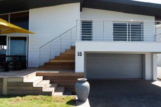 Seal point beach house. Prime beachfront position. - Cape St Francis - 7