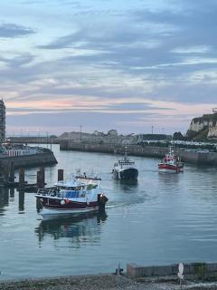 La cale, vue sur le port - Dieppe - 3