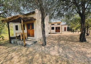 Murchison Giraffe Camp - Murchison Falls National Park - 9