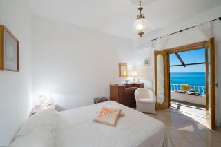 Elegant house overlooking the sea, easy park, wifi - 6