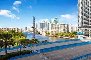 Pool - Gym - Balcony - Amazing View - Near Beach - Hallandale Beach - 5