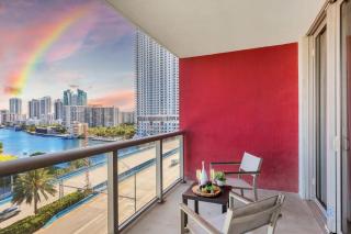 Spectacular Balcony plus Near Beach, Gym, Pool - Hallandale Beach - 0