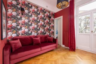 Luxury Apartment with Two Bedrooms and Balcony by Renters Prestige - 5