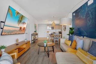 Infinite Views with Amazing Pool plus Gym, Near Beach - Hallandale Beach - 1
