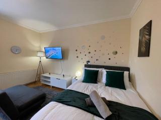 The Islington Hub Apartment - 5