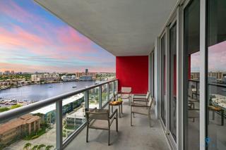 Infinite View with Balcony, Gym, Pool - Hallandale Beach - 4