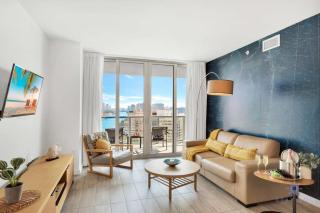 Infinite View with Balcony, Gym, Pool - Hallandale Beach - 1