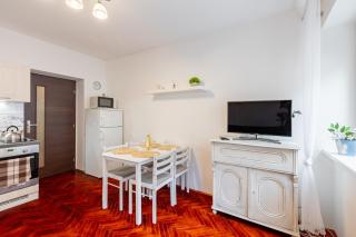 CitySerenity Rustic Apartment - 7