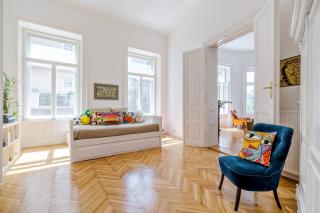 Highrise Art Apartment - Budapest - 3