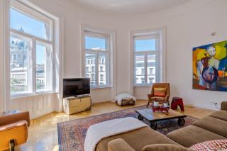Highrise Art Apartment - Budapest - 9