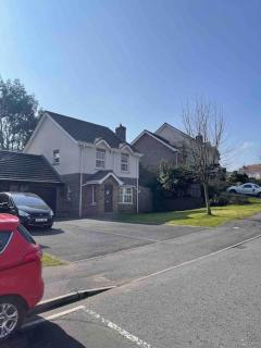 Spacious 4 bedroom house with large garden - 6