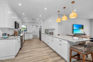 Luxury Golf-View Oasis with Heated Pool Quiet Marco Island Location - 5