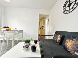 Unique Indian Inspired Townhouse - Great Billing - 7
