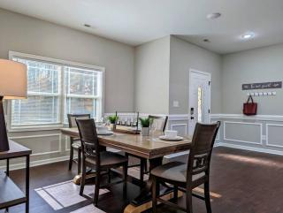 Spacious Family Friendly Home with Large Fenced in Yard - Charlotte - 5