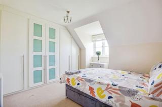 Modern 5 Bedroom House with Free Parking. Only 30 mins to Bond Street - Stanmore - 1