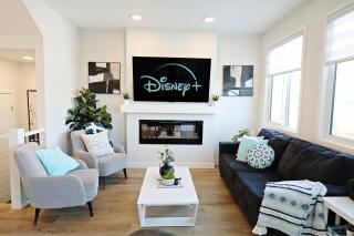 Stylish Home with AC, 3 King Beds, Garage, Disney - 0