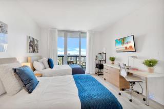 Spectacular View with Balcony, Pool, Near Beach - Hallandale Beach - 5