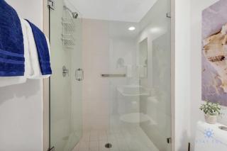 Spectacular View with Balcony, Pool, Near Beach - Hallandale Beach - 1