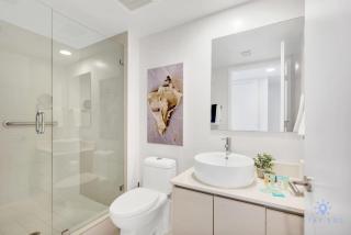 Spectacular View with Balcony, Pool, Near Beach - Hallandale Beach - 2
