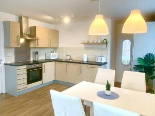 Large Modern 3 Bedroom City Centre Apartment ,Free Parking - 5
