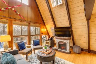 A-Frame Cabin with Hot Tub 1 Mi to Beech Mountain! - Beech Mountain - 4