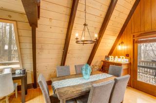 A-Frame Cabin with Hot Tub 1 Mi to Beech Mountain! - Beech Mountain - 3