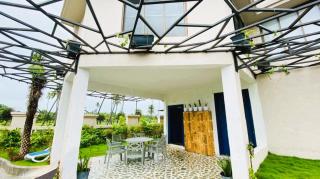 Nest Beacon Resort Daman - Daman - 2
