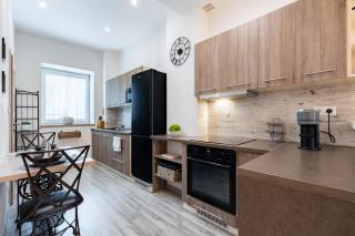 Charming Flat, Steps from Castle - Historic Part - Bratislava - 3