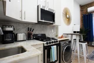 62-2B NEW Prime UES W D in unit - New York - 8