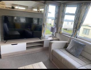 Experience Coastal Bliss in Our Modern 2019 Sea Viev 2 Bedroom static caravan at Clarach Bay Holiday Village! - Aberystwyth - 4