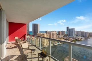 Infinite View with Balcony, Pool, Gym plus Near Beach - Hallandale Beach - 0
