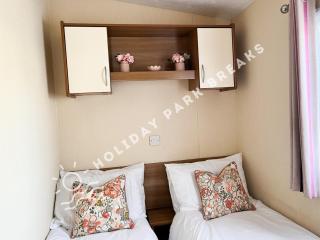Homely 3 bed - Sleeps 8 @ Seal Bay, Selsey - Chichester - 4