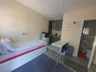 Private Ensuite Room with Kitchenette - Phibblestown - 6