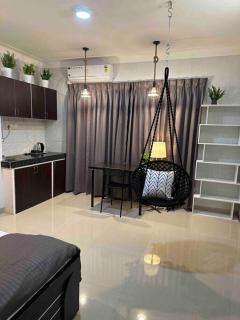The Swing: Private Studio Room in Koregaon Park - Pune - 9