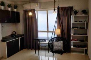 The Swing: Private Studio Room in Koregaon Park - 4