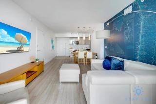 Balcony with View, Pool, Gym, Near Beach - Hallandale Beach - 1