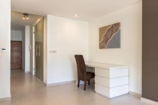 Cozy 3BD Seaside Apartment! WiFi and Great Location! - 6