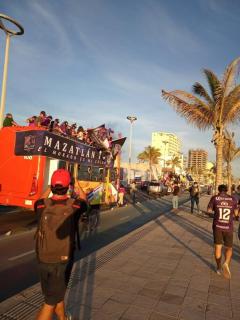 Departamento frente a la playa en malecón de mazatlan, cerca de acuario, estadio de beisbol, laguna, bares, restaurantes y hoteles con piscina - 7