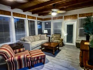 Island home on Kings Bay - manatees at the dock! - Crystal River - 5