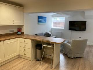 Highcliffe Apartment with Parking - Christchurch - 3
