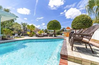 Island home on Kings Bay - manatees at the dock! - Crystal River - 9