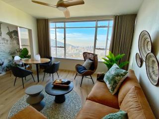 Brand new gem with breathtaking views of Cape Town - 0