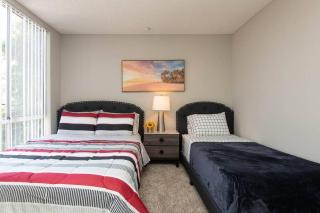 Hollywood 2Bed Apt w Rooftop pool & Panoramic View - 4