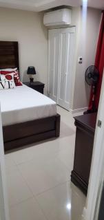 Finest Accommodation Bay Front Villa Apt # 08 - Portmore - 6
