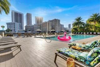 BeachWalk Resort, Views, Balcony, Studio - Hallandale Beach - 8