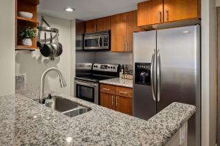 Urban Gallery Loft - King Bed - Larimer Square - 6