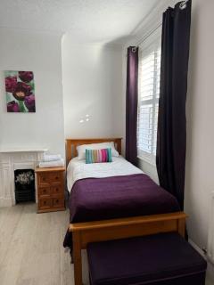 Spacious 5-Bedroom Victorian House Near Sandbanks - Sleeps 14, Parking & Garden - 2