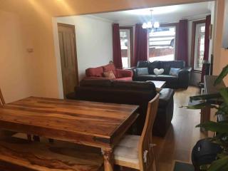 Spacious 5 Large Bedroom Victorian House - Beach 2 Miles - 2