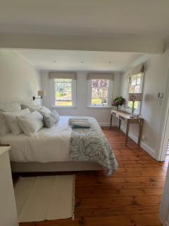 Cute one bedroom garden cottage - Wonderful views, Vineyard access, tranquil garden - 3