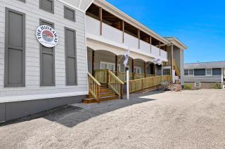 The Hideaway Hotel - 8